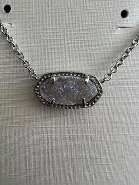 Kendra Scott necklace